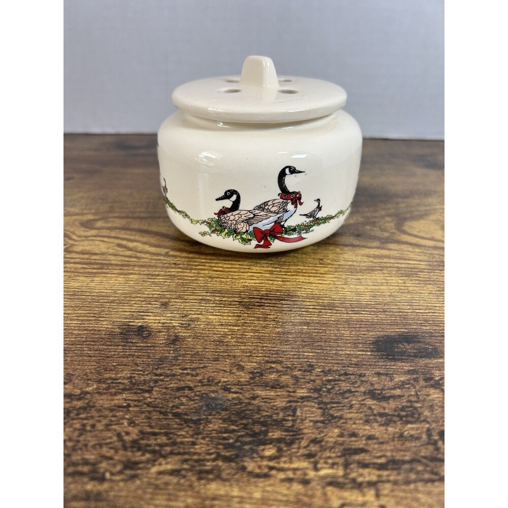 Vintage Christmas Country Geese Potpourri Burner Crock Jar Ceramic Taiwan  1987 - Picture 5 of 13